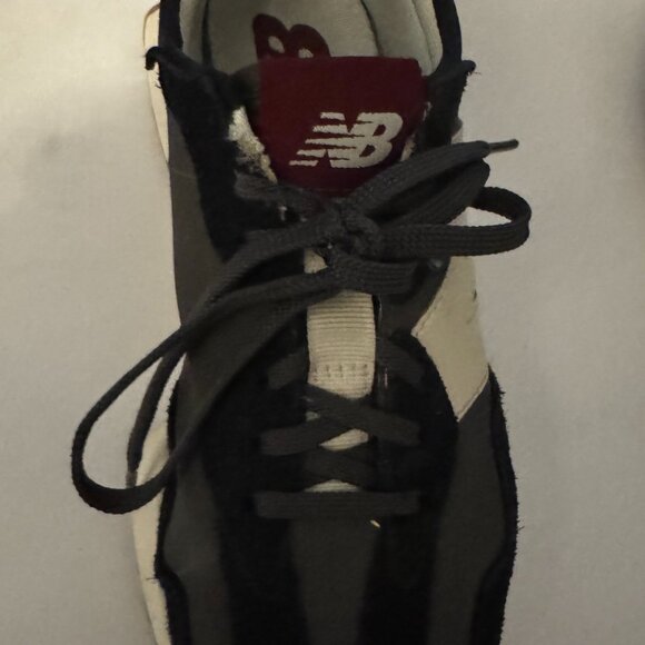 Women's New Balance 327 Moonbeam Size 8 Worn Sneakers with some wear and tear - Picture 4 of 16